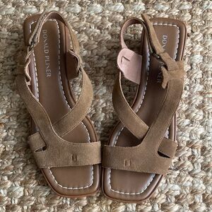 New: Donald Pliner Romin in Saddle Suede. Size 8.5 or 39